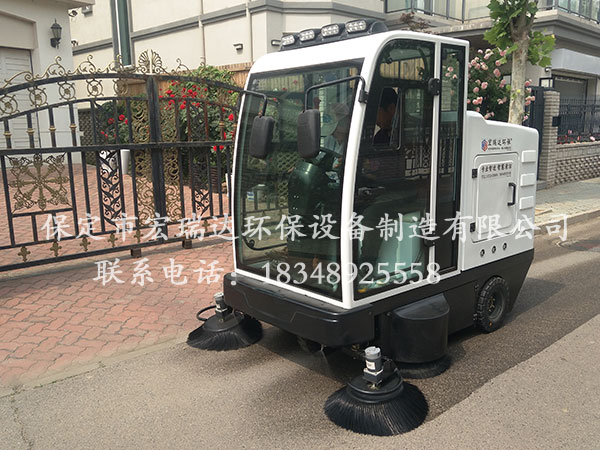 物業(yè)電動(dòng)掃地車(chē)宏瑞達(dá)2100雙風(fēng)機(jī)—北京麗斯花園別墅區(qū)使用案例